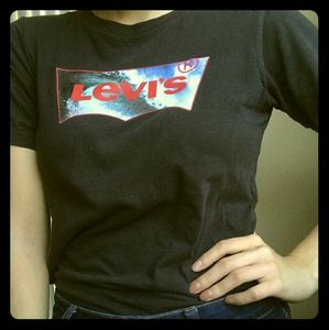 Levi's logo tee